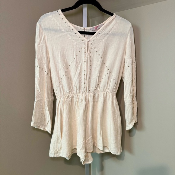 8 Seconds women’s long sleeved boho cream colored romper size medium eyelet - Picture 4 of 4